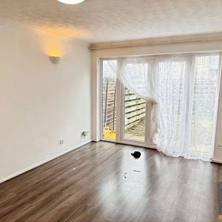 Ravensfield, Basildon - Photo 1