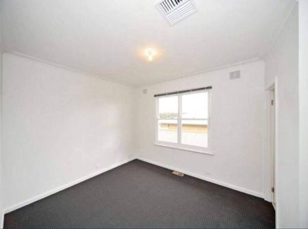 Delightful family home - Photo 3