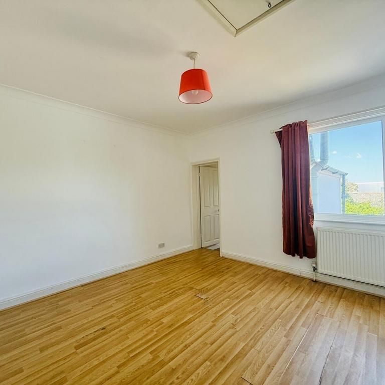 3 bedroom end of terrace house to rent - Photo 1