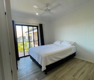 Centrally located, Freshly renovated Apartment! - Photo 3