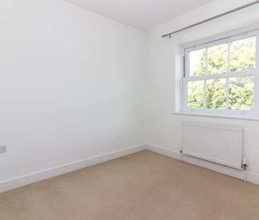 New Bradwell - A Spacious Bedroom Backing Onto Park, MK13 - Photo 3