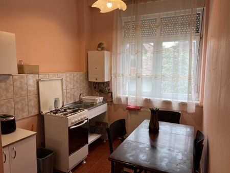 Garsoniera spatioasa 35 mp str croitorilor - Fotografie 4