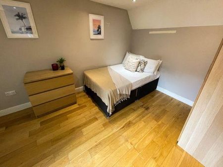 4 bedroom terraced house to rent - Photo 5