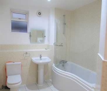 4 bedroom semi-detached house to rent - Photo 6