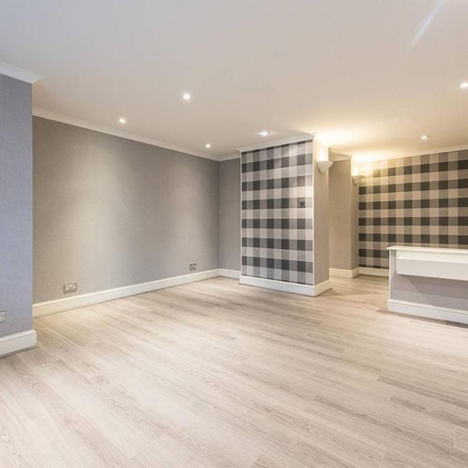 3 bedroom flat to rent - Photo 1