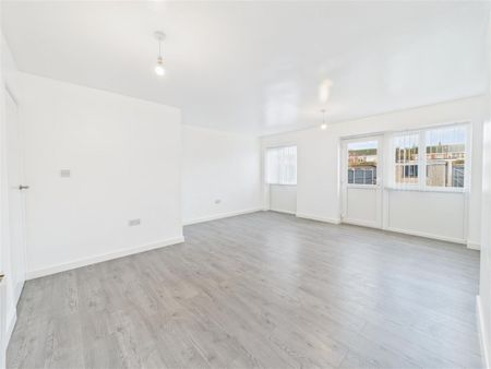 3 bedroom Terraced House to rent - Photo 4