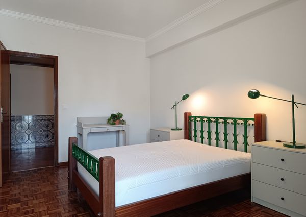 Apartamento T2 Remodelado e Mobilado no Moinho das Antas