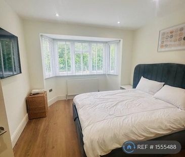 4 bedroom semi-detached house to rent - Photo 5
