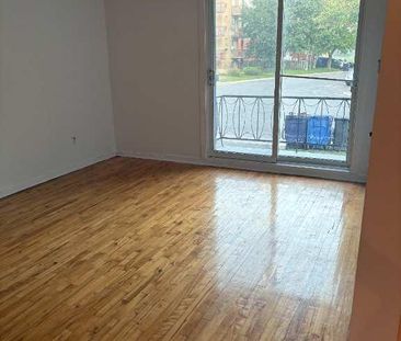 Beau 4½ à louer – Rue de Brest, Laval. Disponible dès maintenant.14... - Photo 3