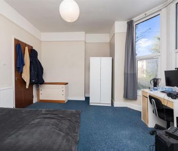 3 bedroom flat to rent - Photo 3