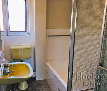 Spacious & Updated 2-Bedroom Unit With Lock Up Garage - Photo 4