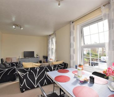 2 bedroom flat to rent - Photo 3