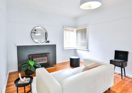 Three Bedroom House - Photo 3