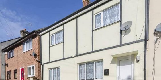 6 bedroom semi-detached house to rent - Photo 3