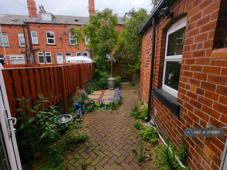 1 bedroom in a house share to rent - Photo 5