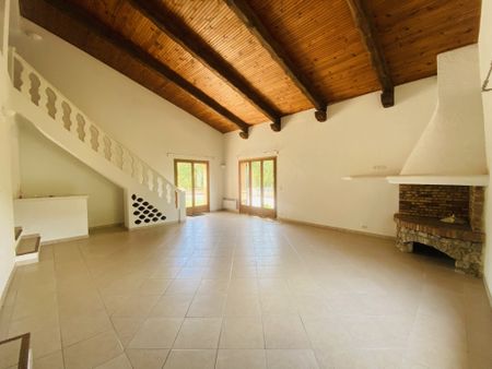 Location Maison 5 pièces 192m² TOURRETTES SUR LOUP 06140 - Photo 2