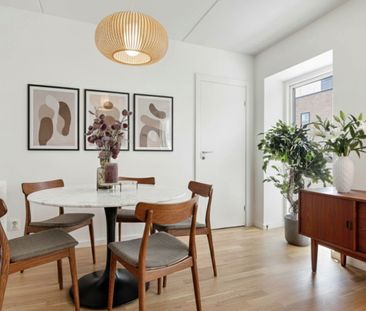 Stilfuld 2-værelses lejlighed med egen terrasse og stor stue - Foto 3