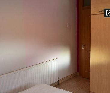 Furnished room in 3-bedroom house in Tallagh, Dublin - Photo 1