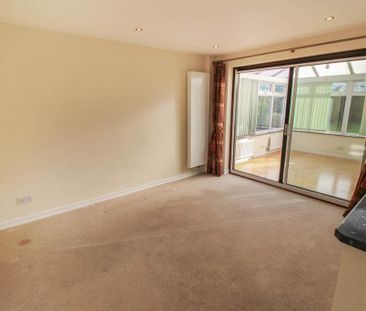4 bedroom detached house to rent - Photo 1