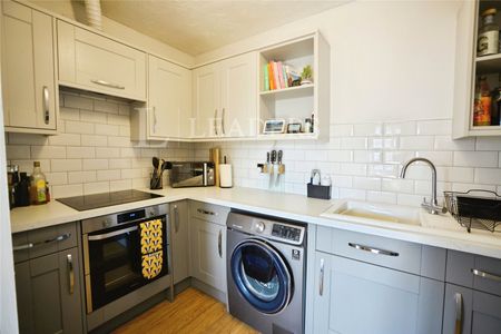 2 bedroom apartment to rent Wells Street, Chelmsford, Essex, CM1 - Photo 4