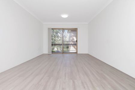 4/32-33 Park Avenue, Westmead. - Photo 2