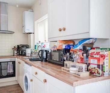 3 bedroom semi-detached house to rent - Photo 4