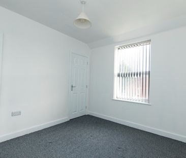 1 Bed Flat, Rifle Street, NG7 - Photo 1