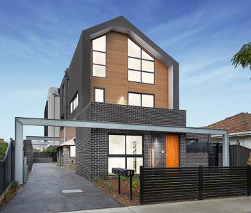 Stylish and Modern Three-Bedroom, Three-Bathroom Home in Prime Foot... - Photo 4
