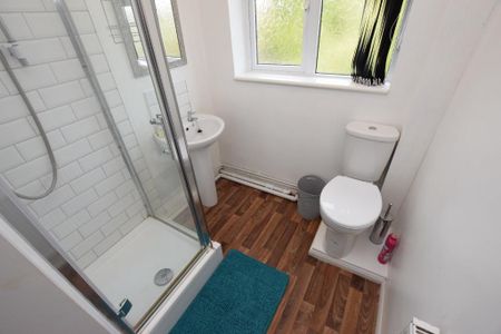 3 bedroom flat to rent - Photo 5