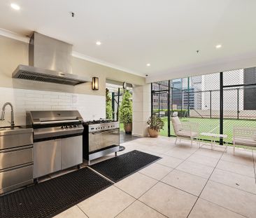 Fully furnished two bedroom apartment with separate office and cove... - Photo 6