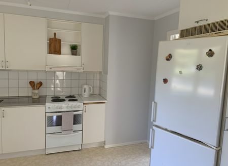 Otteshagen: Mysig nymålad naturnära tvåa en trappa upp - Photo 4