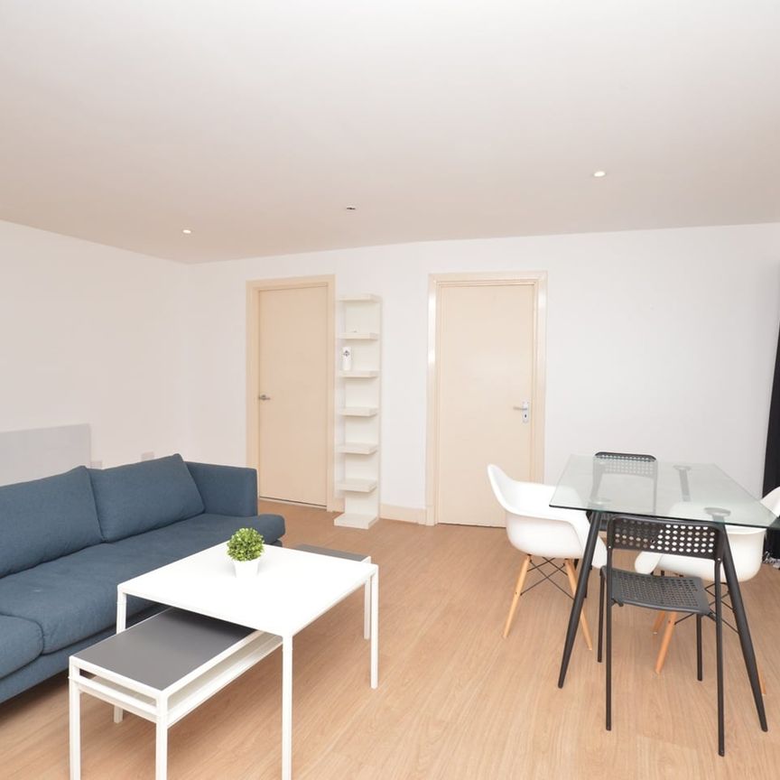 3 Bed Flat, Venus House, E14 - Photo 1