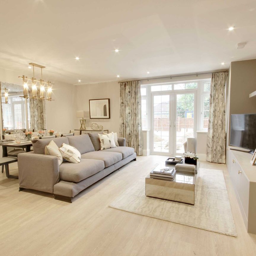 Totteridge Lane, Totteridge - Photo 1