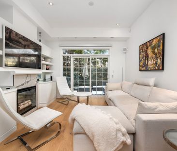 For Lease - 1011 Dundas Street, Toronto, Ontario - Photo 1