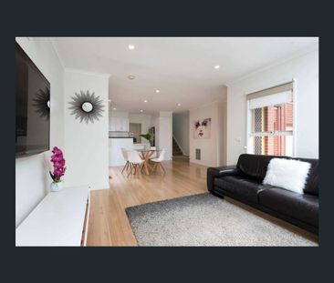 2/367 Napier St, Strathmore, Vic 3041 - Photo 4