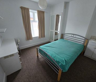 4 bedroom terraced house to rent - Photo 3