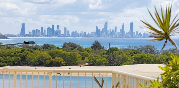 Stunning Unit for Rent in the Highly Sought-After Area of Currumbin - Available now - Photo 2