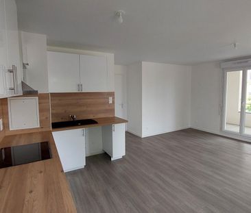 location Appartement T4 DE 80.2m² À LE BLANC MESNIL - Photo 2