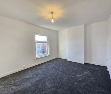 Newly refurbished 2 Bed Terrace house - Photo 6