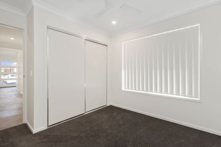 Modern Home with Air Con - Photo 2