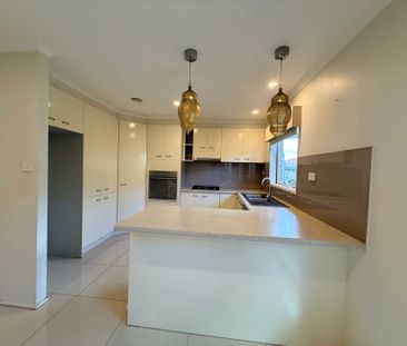 17 Lewisham Close, Hampton Park VIC - Photo 4