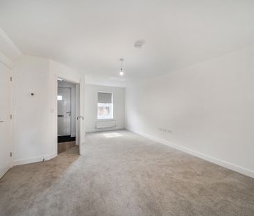 Upton Hall Crescent, Upton - Photo 2