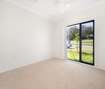 BRAND NEW CONTEMPORARY FAMILY HOME - Photo 4