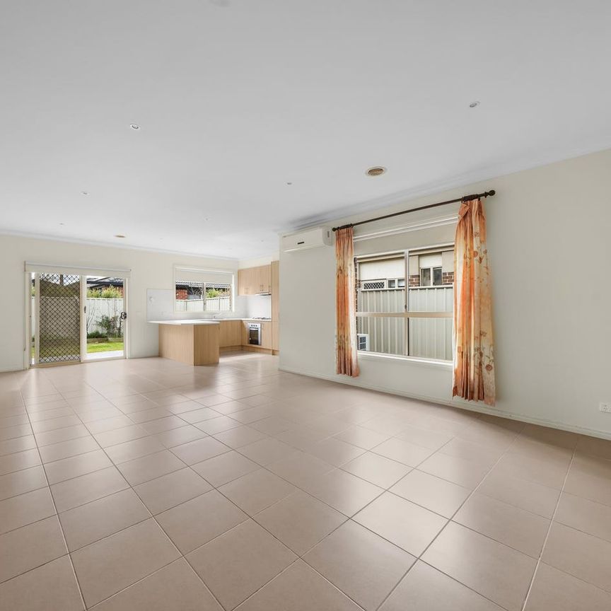 4-Bedroom Family Home in Prime Craigieburn Location - Photo 1
