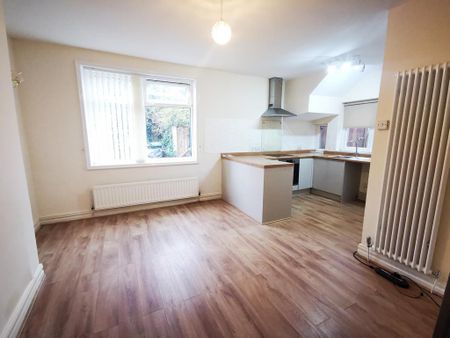 2 bedroom flat to rent - Photo 4