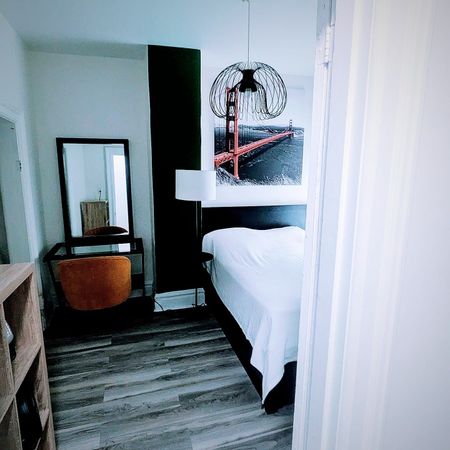 For Lease - 206 Bathurst Street, Toronto, Ontario - Photo 3