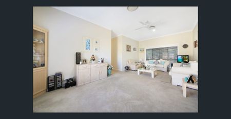 Ducting system plus additional spilt systems in each bedroom family home in Arundel - Photo 4