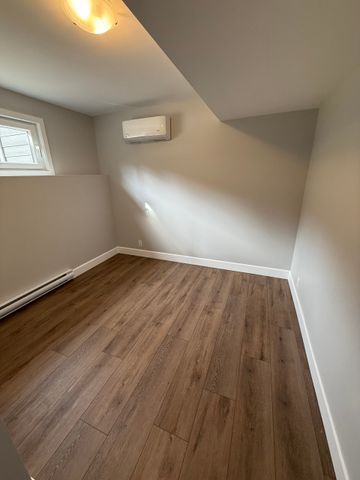 3 bed 2 bath walk out suite in black mountain - Photo 3