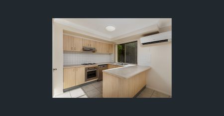 Spacious 3 Bedroom Townhouse In Prime Location - Photo 5