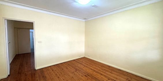 Convenient One Bedroom Unit Close to Hurstville Shops and Station - Photo 3